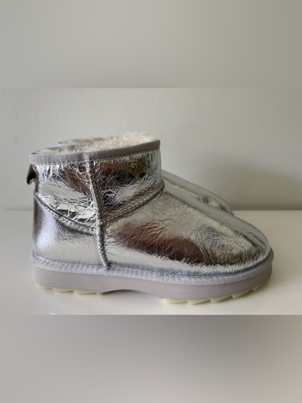 EMU AUSTRALIA Sharky Micro Town Ankle Boots Booties Metallic Silver Size 9